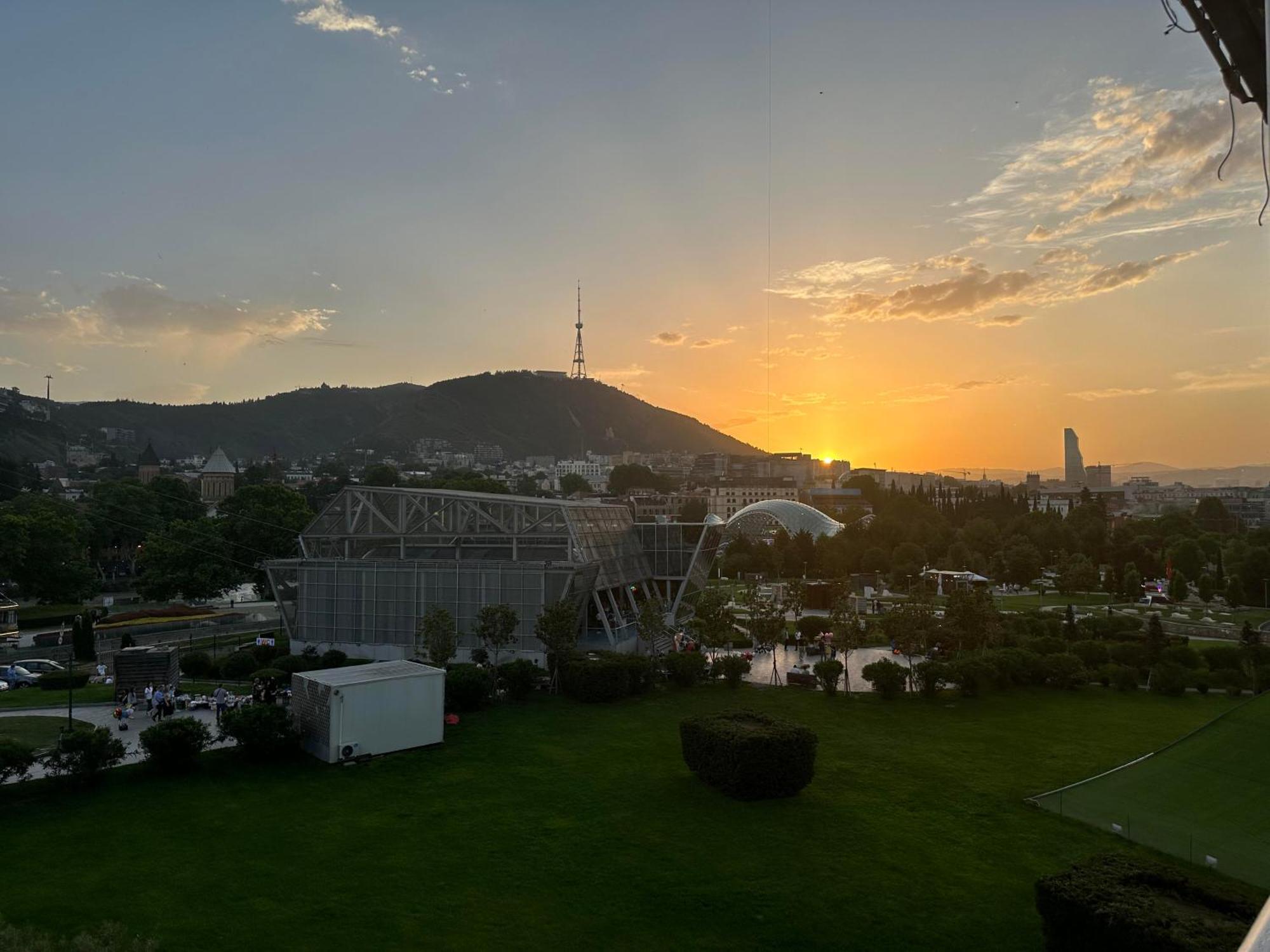 Hotel Rike Park Tbilisi Exteriör bild