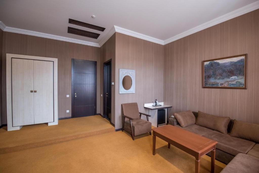Hotel Rike Park Tbilisi Exteriör bild